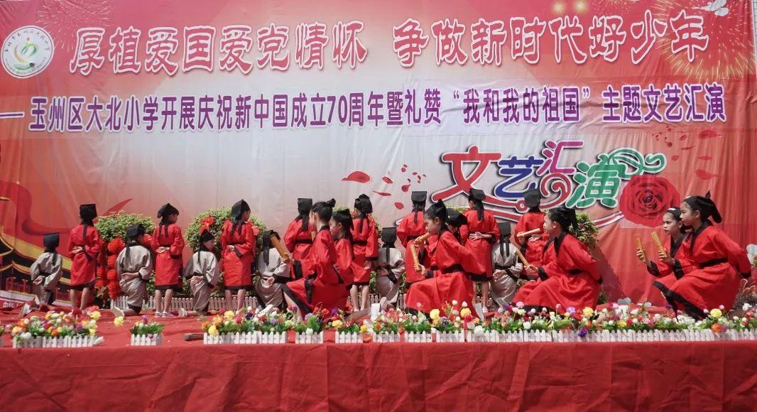 女生刚发了朋友圈能看到 过了十几分动态就看不到了 但是过了几天又可以在她朋友圈里看到 这好是为什么？游戏画面